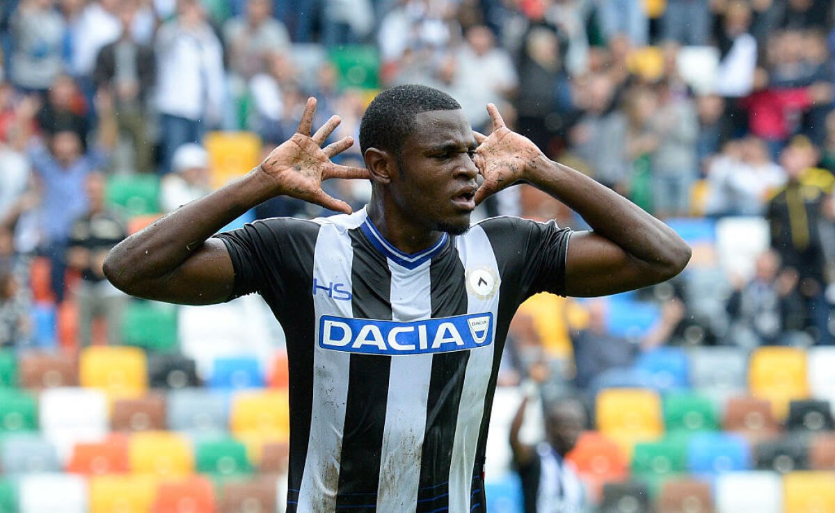 Ag.Zapata: "Nessun contatto diretto con la Fiorentina. Sampdoria? Sarebbe bello..." - UDINE, ITALY - SEPTEMBER 18:  Duvan Zapata of Udinese Calcio celebrates after scoring his opening goal  during the Serie A match between Udinese Calcio and AC ChievoVerona at Stadio Friuli on September 18, 2016 in Udine, Italy.  (Photo by Dino Panato