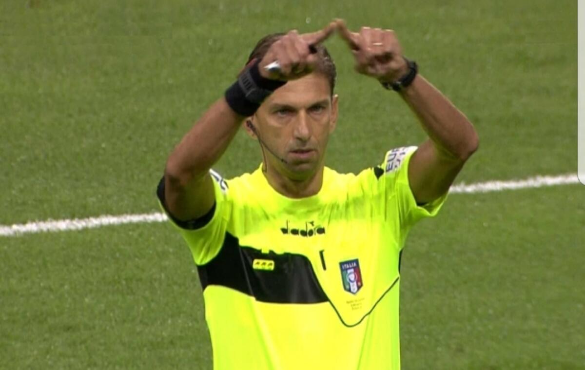 Corriere dello Sport, la Var sbaglia per la prima volta, è rigore per la Fiorentina sul fallo a Simeone - 