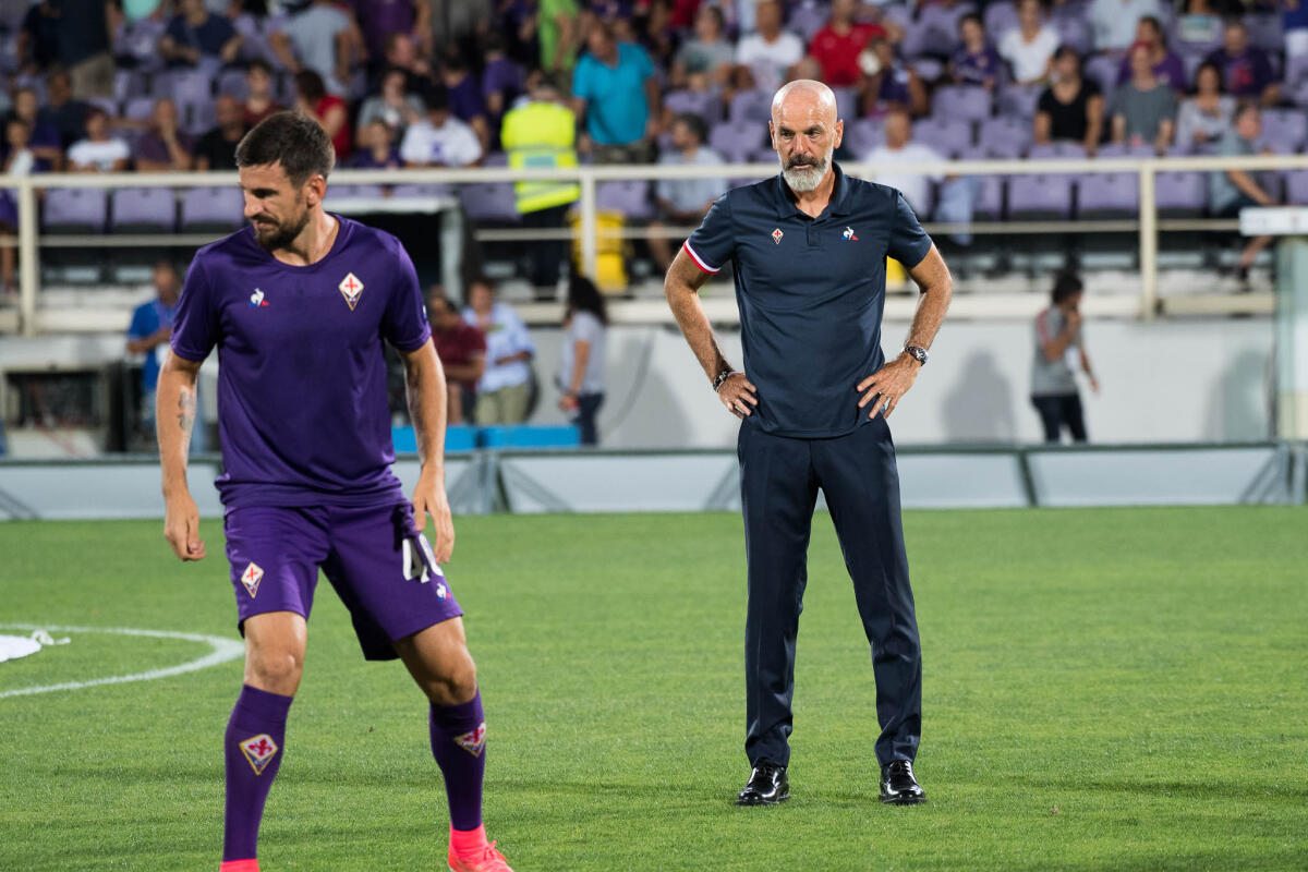 DOPO I DISASTRI DI TOMOVIC IL NUOVO TERZINO DESTRO È LAURINI. CLAMOROSO DIETROFRONT SU MATI FERNANDEZ? - Firenze, stadio Artemio Franchi, 27.08.2017, Fiorentina-Sampdoria, Foto Fiorenzo Sernacchioli. Copyright Labaroviola.com Stefano Pioli e Nenad Tomovic