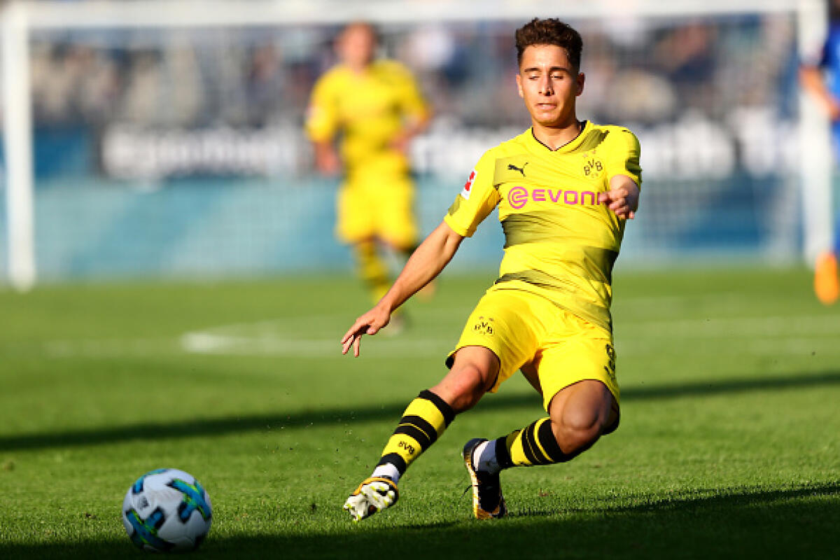 Celta Vigo in pole per Emre Mor, per il turco resta in piedi l'ipotesi Torino... - BOCHUM, GERMANY - JULY 22: Emre Mor of Dortmund runs with the ball during the preseason friendly match between VfL Bochum and Borussia Dortmund at Vonovia Ruhrstadion on July 22, 2017 in Bochum, Germany.  (Photo by Christof Koepsel/Bongarts/Getty Ima