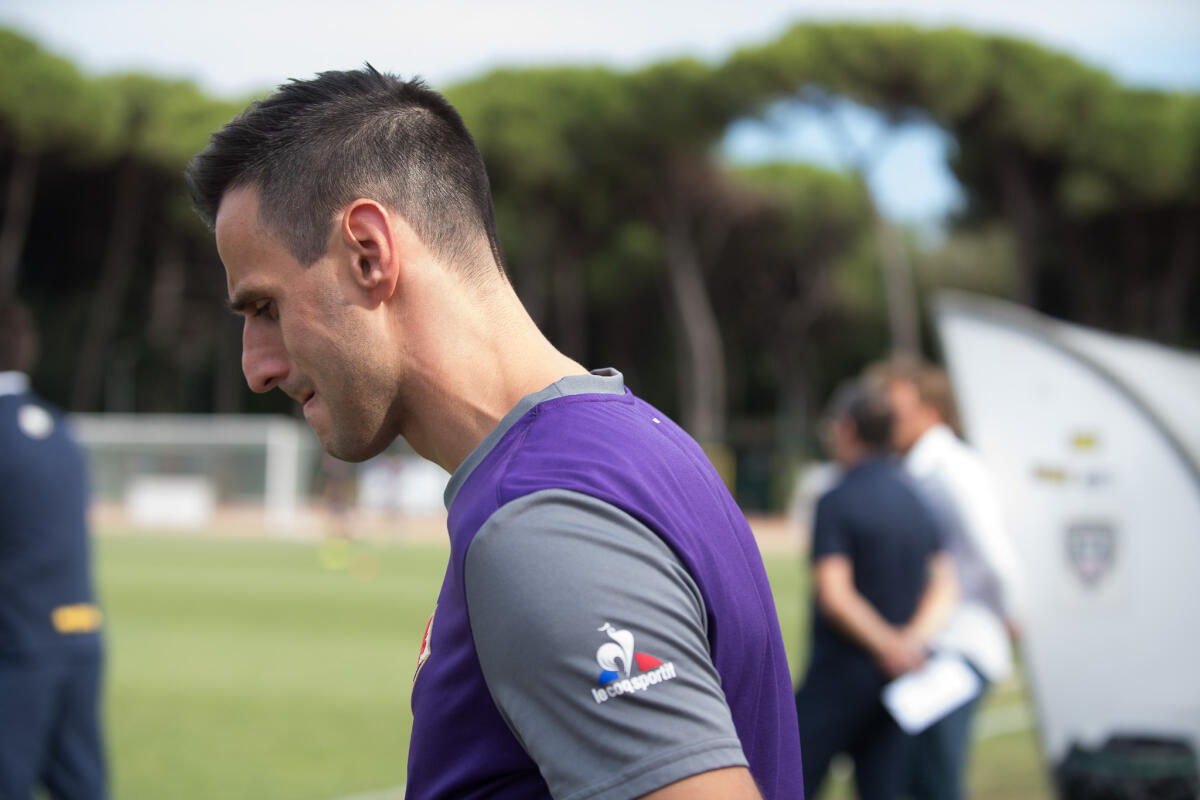 Dopo il certificato medico dato alla Fiorentina Nikola Kalinic era volato in Croazia. Adesso l'accordo con il Milan c'è - Viareggio, Stadio dei Pini, 13.08.2017, Fiorentina-Parma, Foto Fiorenzo Sernacchioli. Copyright Labaroviola.com Nikola Kalinic