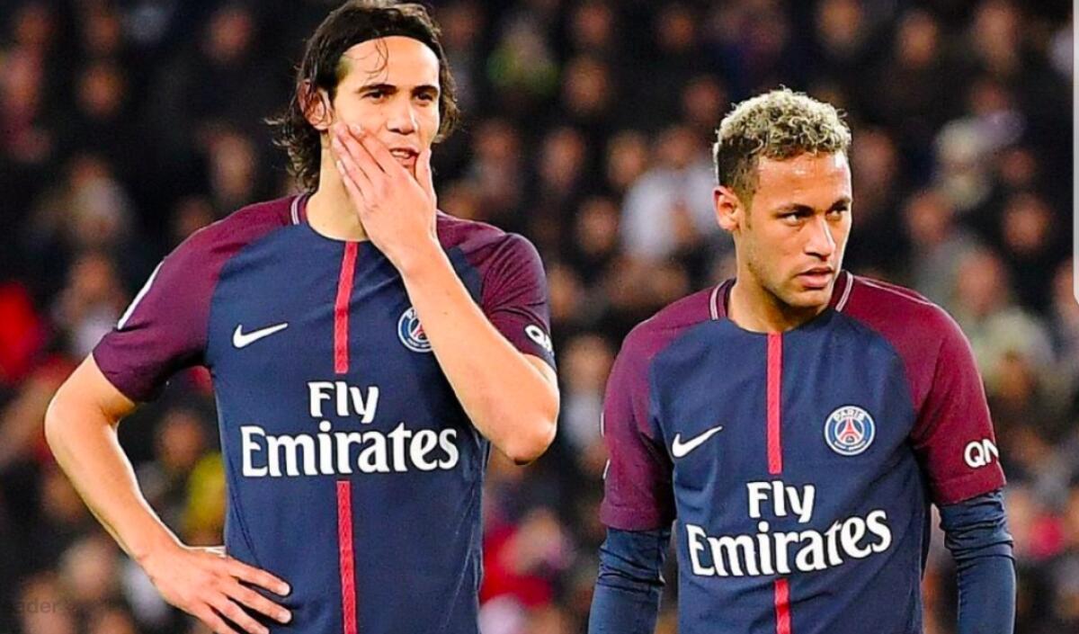Rissa sfiorata tra Neymar e Cavani per colpa dei calci piazzati nello spogliatoio del Psg - 