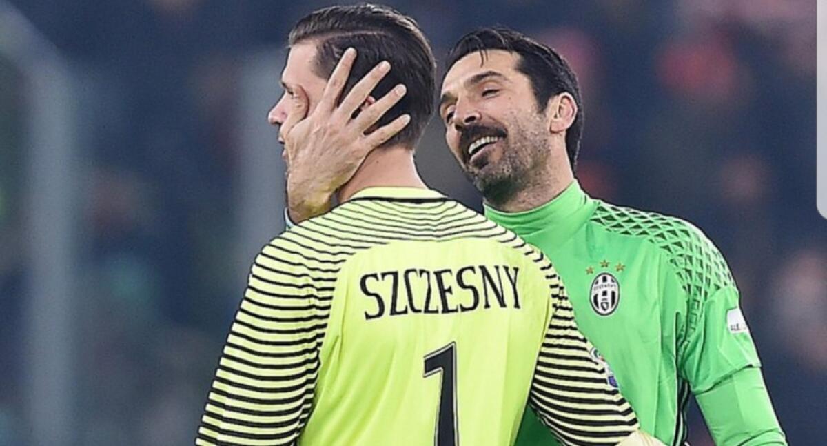 Gioca Szczesny al posto di Buffon, in avanti Douglas Costa al posto di Mandzukic. Tutti i big in avanti - 