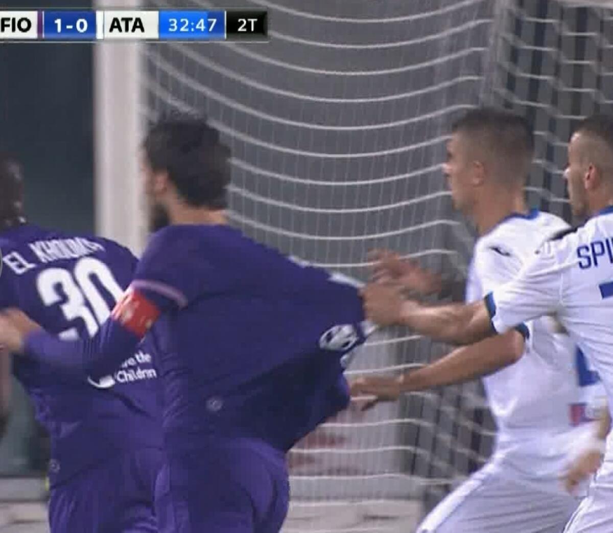 Rizzoli punisce Pairetto e collaboratore. Impossibile non vedere i rigori per la Fiorentina - 