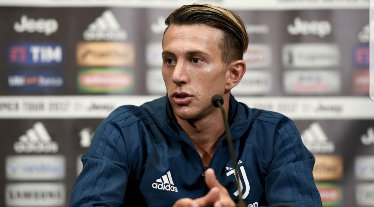 Bernardeschi risponde ai tifosi viola: "Siete solo ignoranti" - 