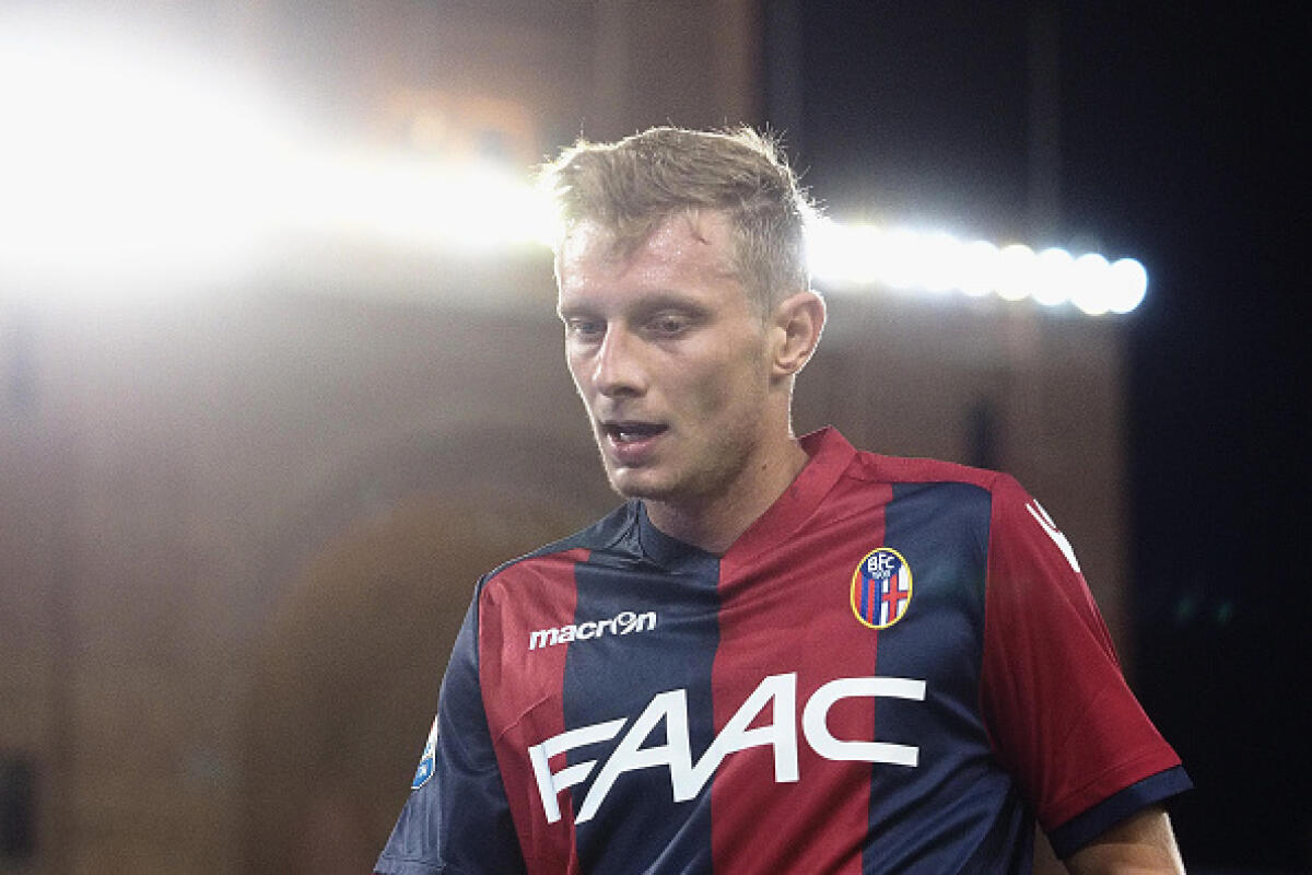 Bologna, Krejci dà forfait contro la Fiorentina. Frattura del seno mascellare per il nazionale ceco - BOLOGNA, ITALY - AUGUST 12:  Ladislav Krejci of Bologna looks over during the Tim Cup match between Bologna FC andTrapani Calcio at Stadio Renato Dall'Ara on August 12, 2016 in Bologna, Italy.  (Photo by Mario Carlini / Iguana Press/Getty Images)