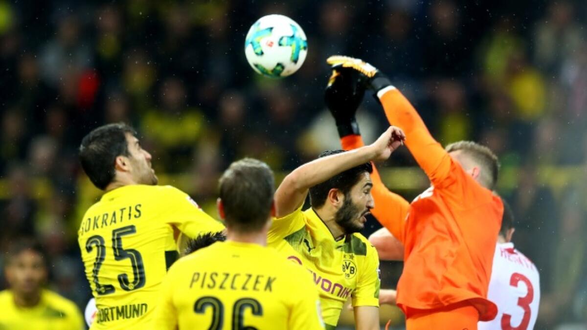 Clamoroso: il VAR sbaglia in Germania. Dortmund-Colonia caos, verso la ripetizione del match - 