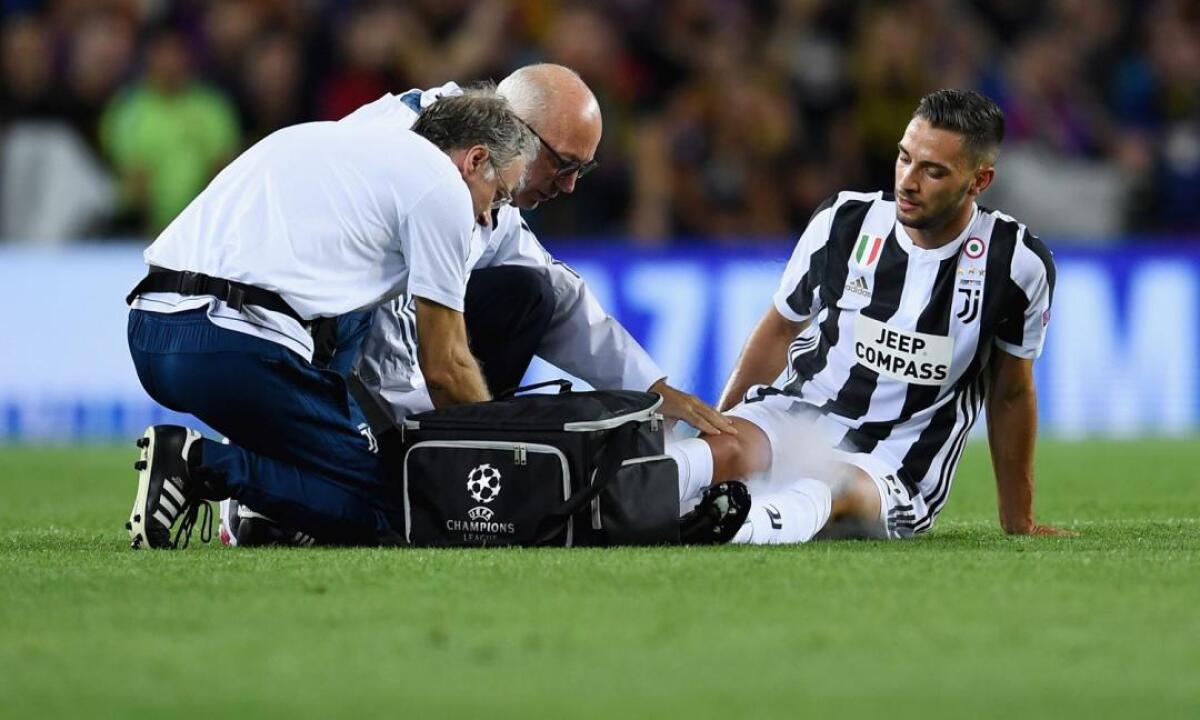 De Sciglio, microfrattura al perone: può saltare la gara contro la Fiorentina - 