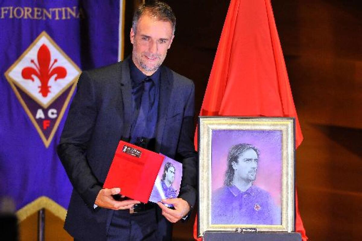 Batistuta: "La scelta migliore della mia carriera è stata restare 10 anni alla Fiorentina. Toldo il top" - FIRENZE, ITALIA 06 OTTOBRE 2014 - 3 EDIZIONE HALL OF FAME VIOLA, IDEATA E ORGANIZZATA DA MUSEO FIORENTINA E A.C.F. FIORENTINA. - NELLA FOTO: GABRIEL OMAR BATISTUTA. - FIRENZE, SPORT, CALCIO, 3 EDIZIONE HALL OF FAME VIOLA, MUSEO FIORENTINA, A.C.F. FIO