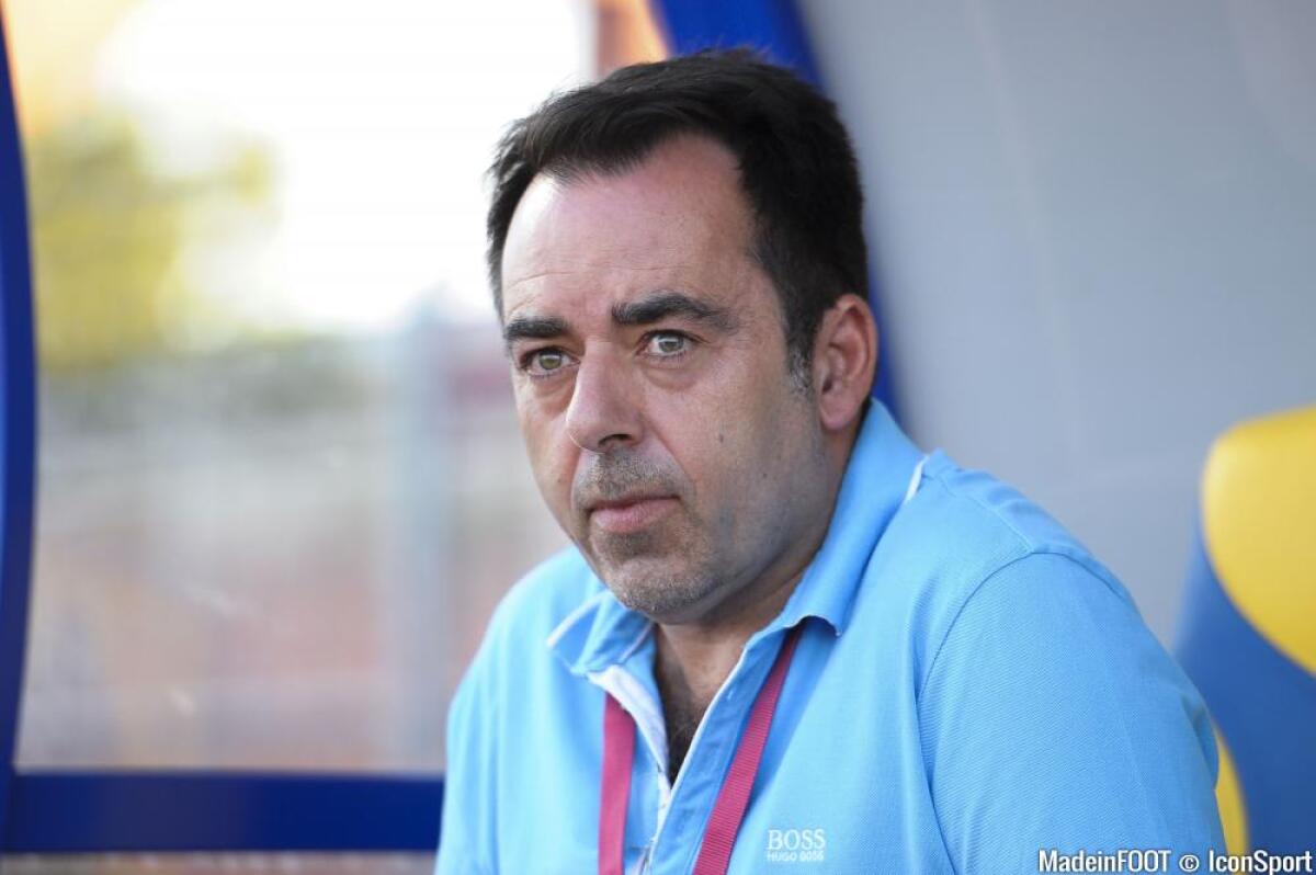 Allenamento mattutino sotto gli occhi del direttore Freitas, presenti solo i non convocati in nazionale - 