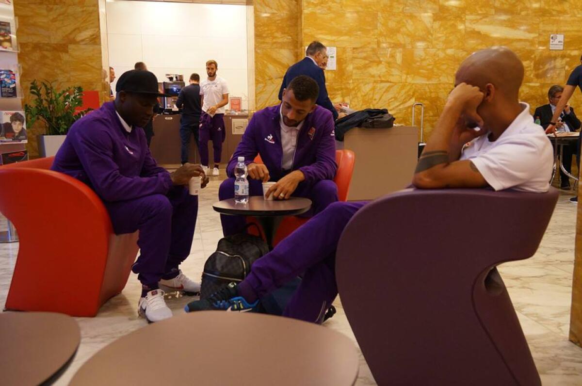 Fiorentina partita in treno per Benevento, anche Cognigni e Salica con la squadra per la trasferta - 