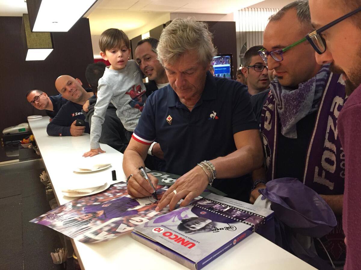 Intanto la Fiorentina incontra alcuni Viola Club del centro-sud. Foto e sorrisi nel ritiro viola - 