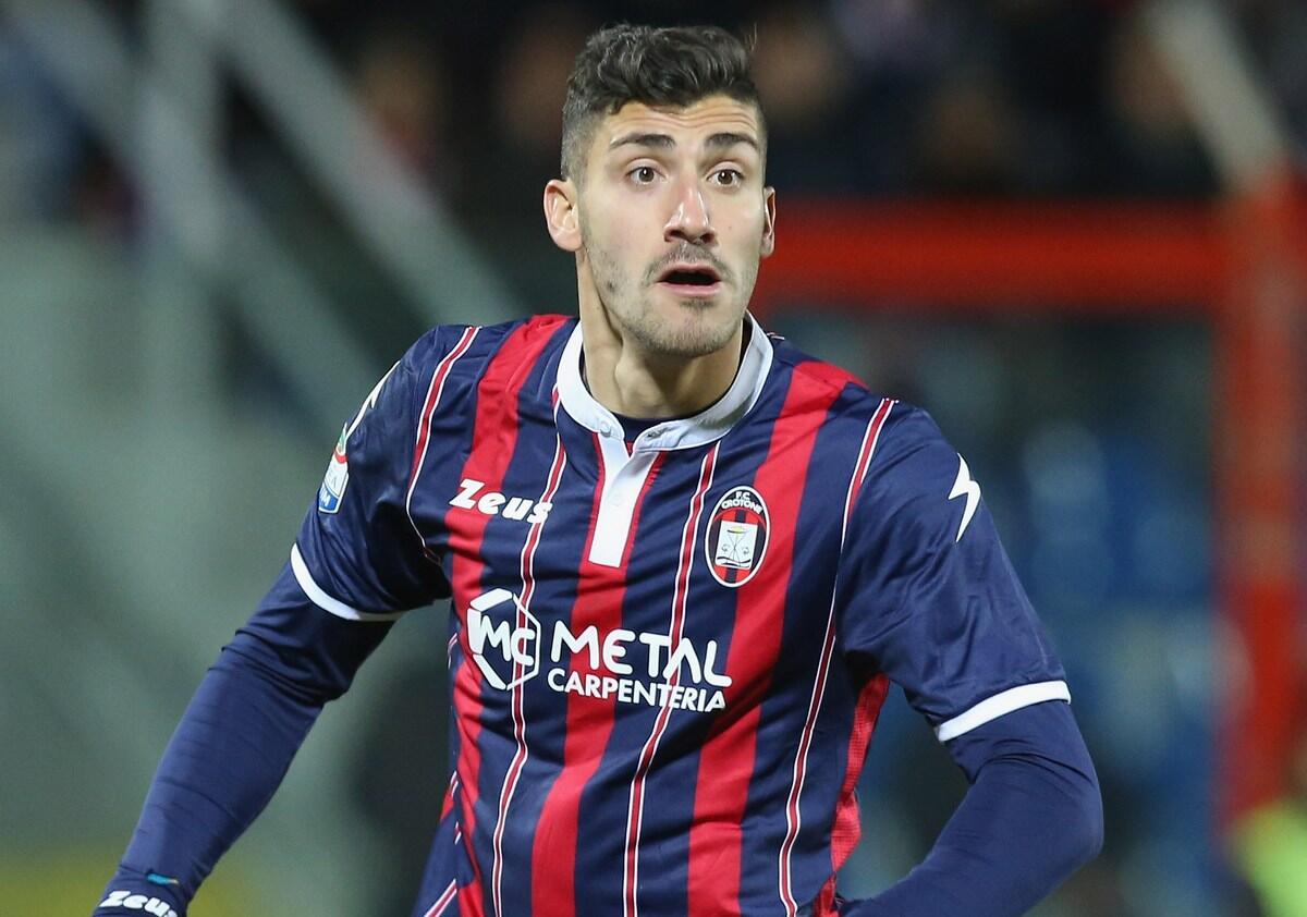 Trotta: "Vittoria importante contro una Fiorentina in forma, era fondamentale muovere la classifica" - CROTONE, ITALY - JANUARY 14: Marcello Trotta of Crotone during the Serie A match between FC Crotone and Bologna FC at Stadio Comunale Ezio Scida on January 14, 2017 in Crotone, Italy.  (Photo by Maurizio Lagana/Getty Images)