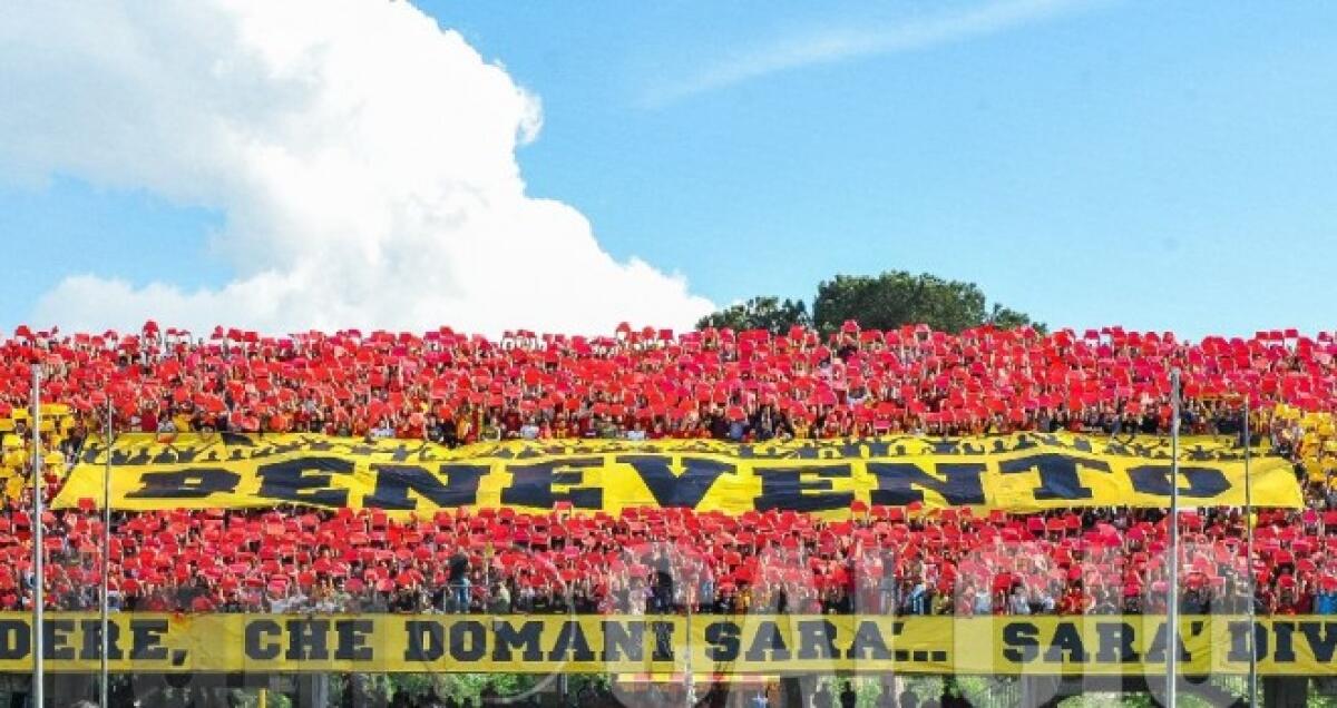 ''Siamo la barzelletta d'Europa": tutta la rabbia dei tifosi del Benevento dopo il ko con la viola - 