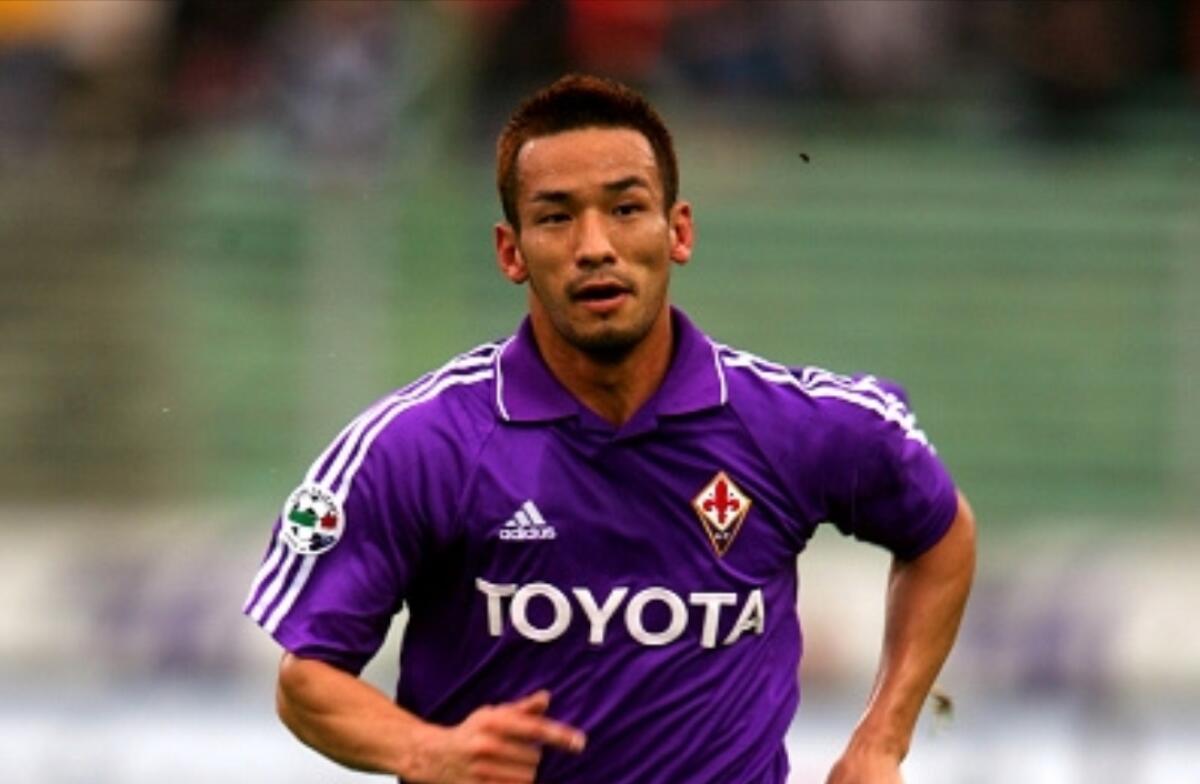 Che fine ha fatto Nakata? Fu il primo numero dieci in serie A della nuova Fiorentina targata Della Valle - 