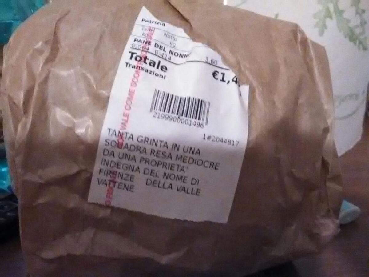 La contestazione dei tifosi viola arriva in supermercato, sullo scontrino parole contro i Della Valle - 