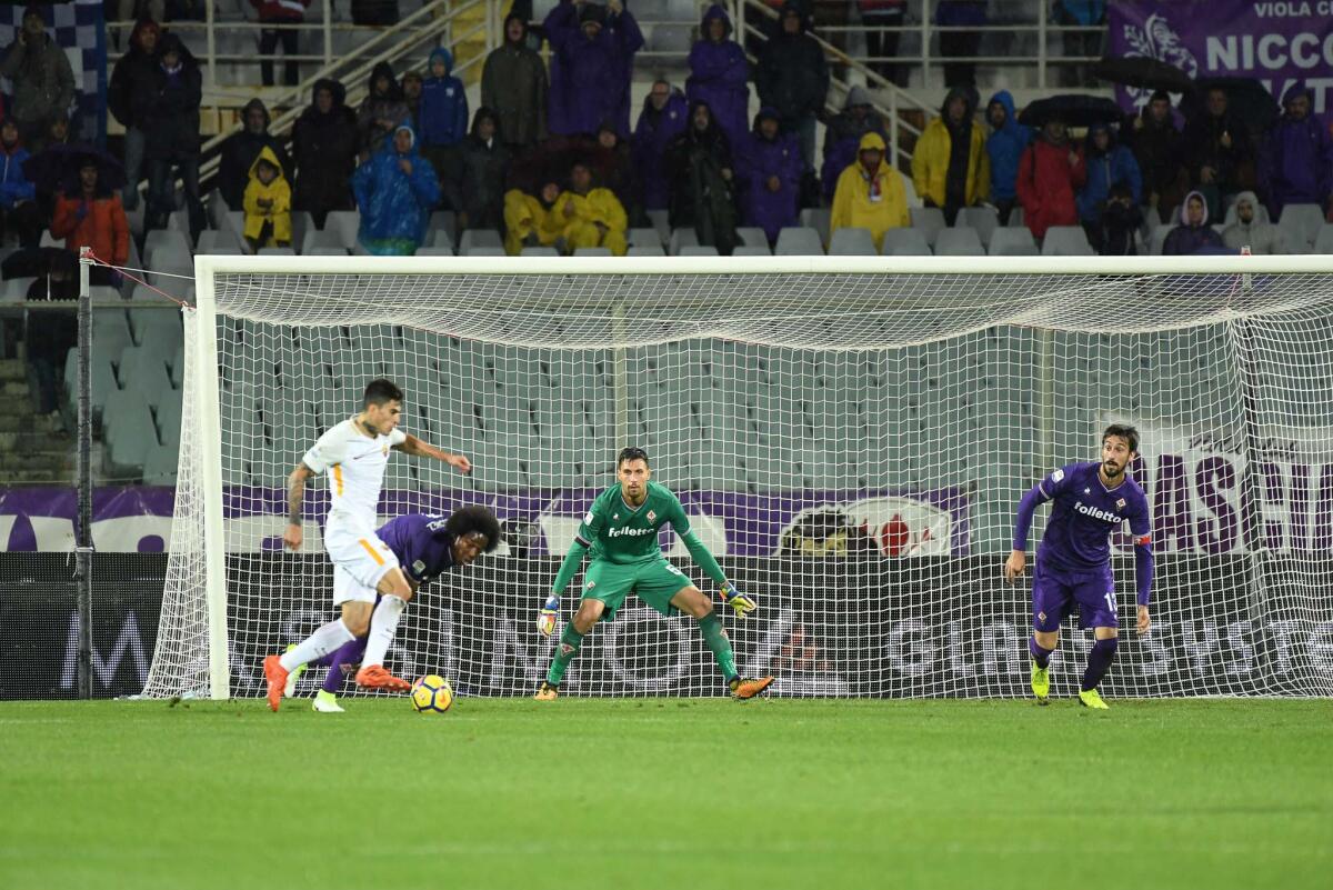La peggiore difesa della Fiorentina degli ultimi dodici anni. Lo confermano i dati. Le reti subite sono 17 in 12 match... - Firenze, stadio Artemio Franchi, 5.11.2017, Fiorentina-Roma, Foto Fiorenzo Sernacchioli. Copyright Labaroviola.com