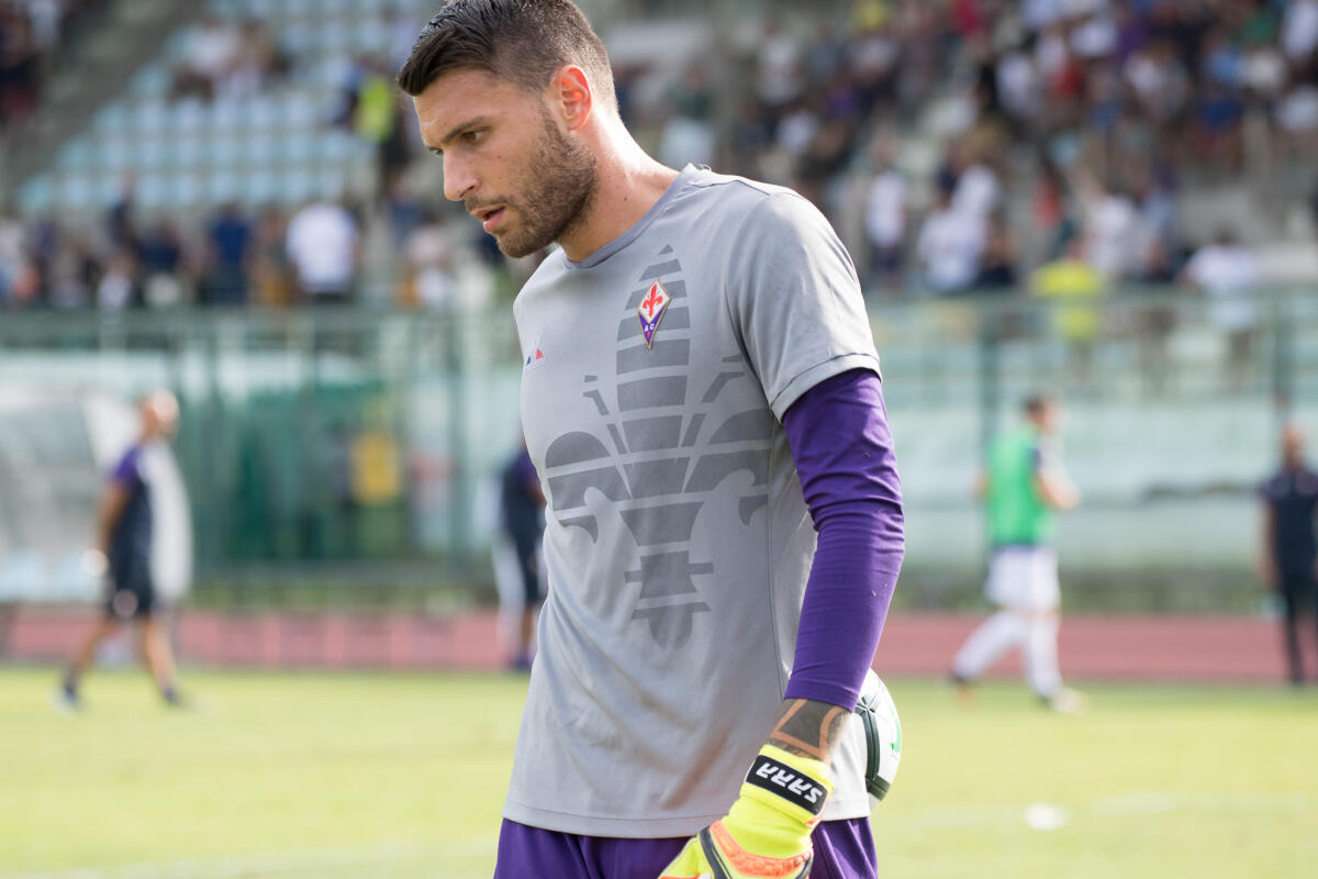 Incubo palla inattiva, la Fiorentina è sotto al 25' del primo tempo - Viareggio, Stadio dei Pini, 13.08.2017, Fiorentina-Parma, Foto Fiorenzo Sernacchioli. Copyright Labaroviola.com Marco Sportiello