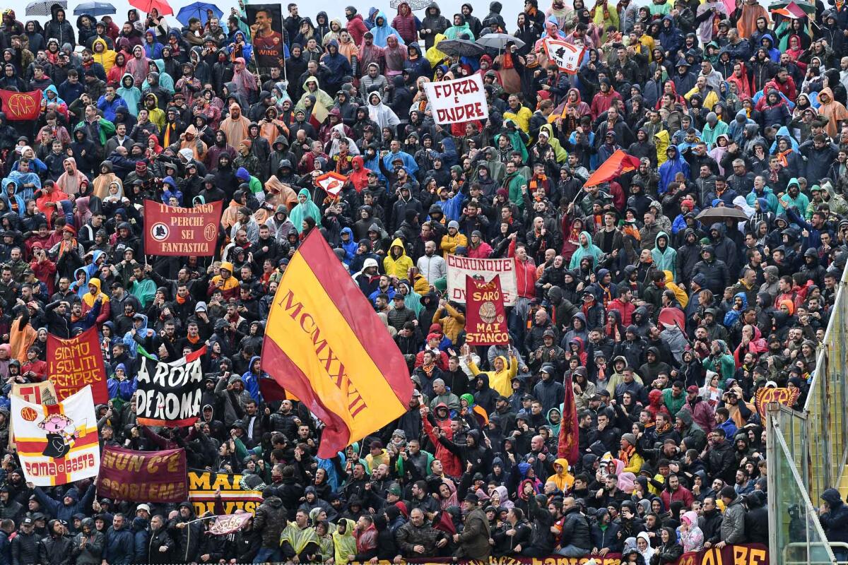 Caos al Franchi: "Io, tifosa romanista, aggredita ed insultata a Firenze per aver esultato al gol della Roma" - Firenze, stadio Artemio Franchi, 5.11.2017, Fiorentina-Roma, Foto Fiorenzo Sernacchioli. Copyright Labaroviola.com Tifosi Roma