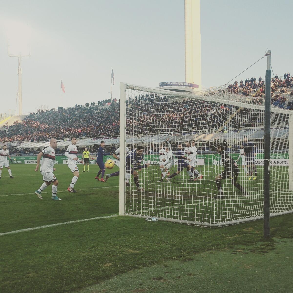 Cadono le dirette concorrenti ma la Fiorentina non ne approfitta, contro il Genoa grande occasione persa - 