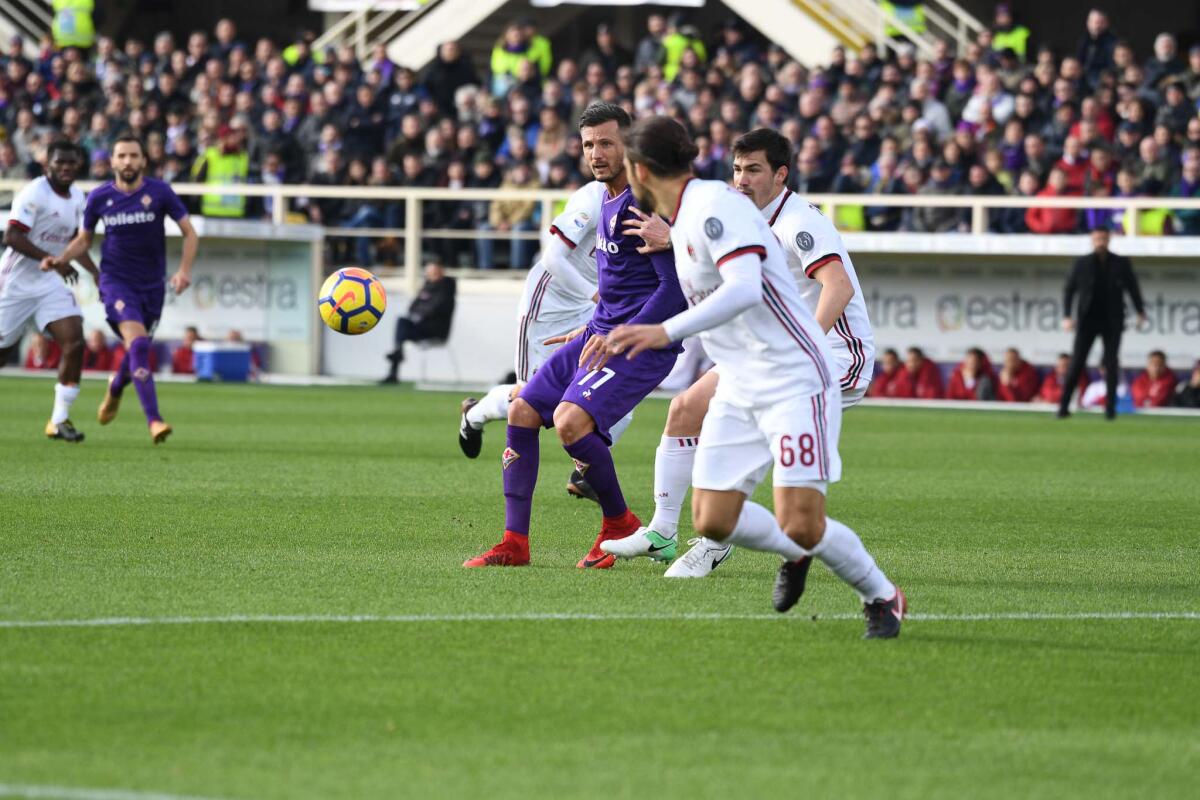 PAGELLE VIOLA: SIMEONE IL REDENTO, BENE BIRAGHI E PEZZELLA... - Firenze, stadio Artemio Franchi, 30.12.2017, Fiorentina-Milan, Foto Fiorenzo Sernacchioli. Copyright Labaroviola.com, Thereau