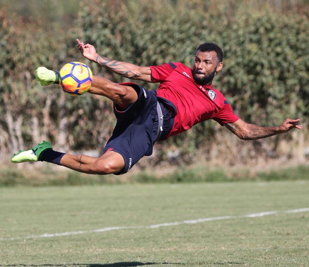 La Nazione: affari col Cagliari non solo in uscita. Sul piatto Maxi Olivera, Sanchez e Joao Pedro... - 