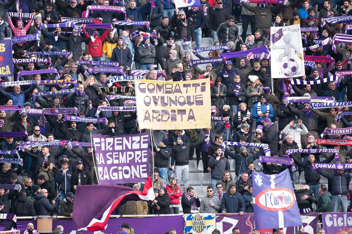 La Curva s’infuria: “Fuori le p...” e gravi insulti a Della Valle... - Firenze, stadio Artemio Franchi, 30.12.2017, Fiorentina-Milan, Foto Fiorenzo Sernacchioli. Copyright Labaroviola.com tifosi viola, Curva Fiesole