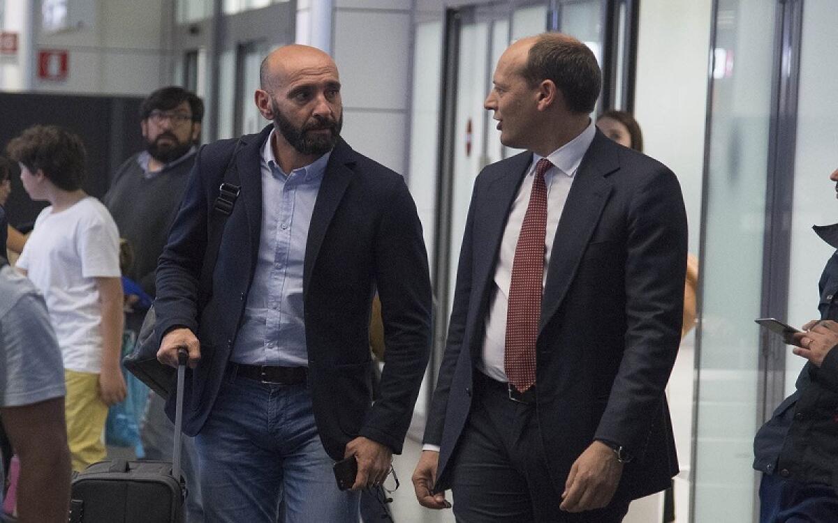 Monchi in centro a Firenze: "Qua solo per turismo". Ma Badelj può diventare subito giallorosso: il motivo - 
