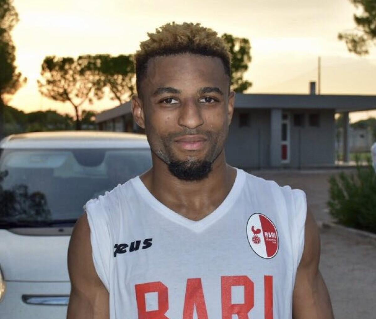 Viola in cerca di ricambi all'altezza, spunta il nome di Djavan Anderson del Bari per la difesa... - 