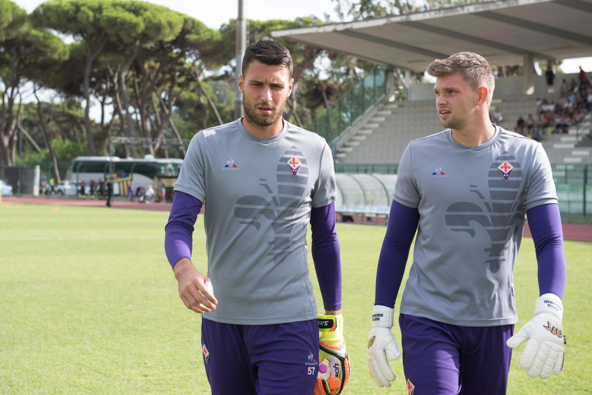 Sportiello rinato in viola: parate, cene e Ponte Vecchio. Ora sogna il riscatto, ma Dragowski... - Viareggio, Stadio dei Pini, 13.08.2017, Fiorentina-Parma, Foto Fiorenzo Sernacchioli. Copyright Labaroviola.com Marco Sportiello e Dragowski