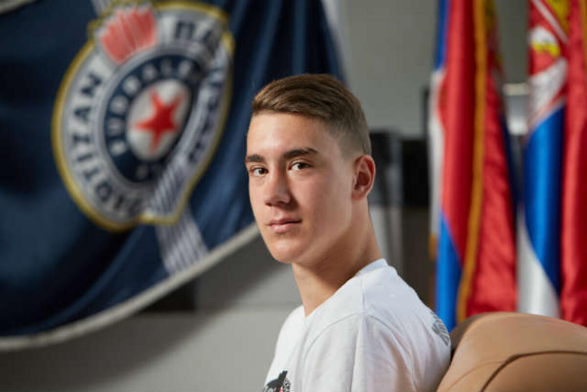 Vlahovic: "La Fiorentina il meglio per me, mi hanno colpito Chiesa, Simeone e Saponara. Spero di far parte a lungo della squadra... - 