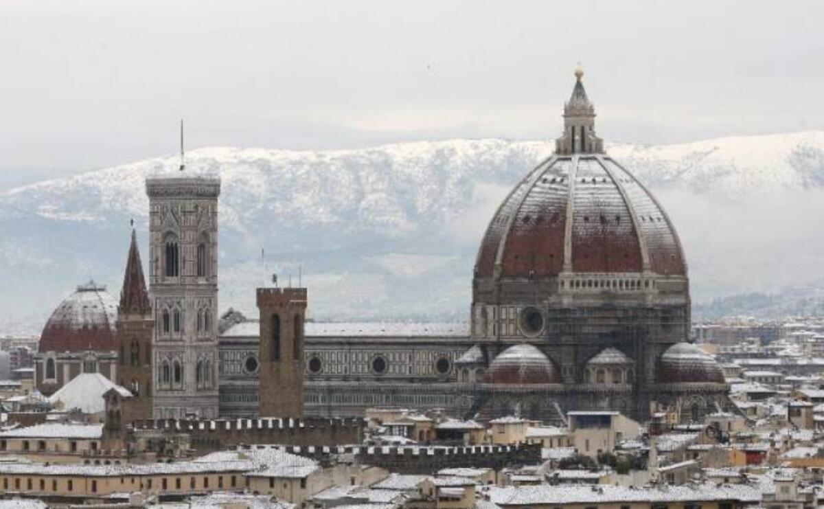 Allerta arancione a Firenze, neve nella giornata di domani. Scuole chiuse e trasporti ridotti - 