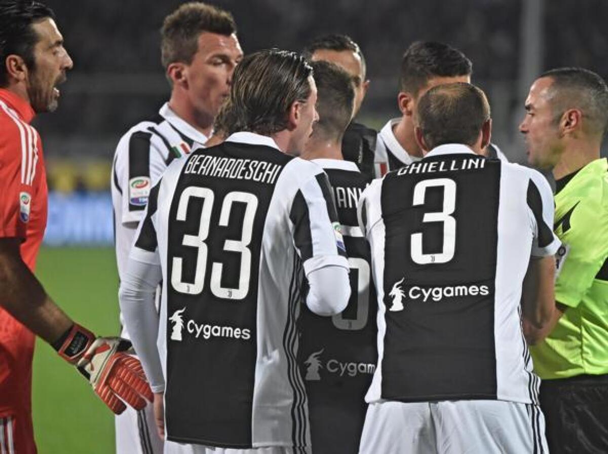 La Fiorentina attacca la Juve:" Come mai ad alcune squadre viene permesso di protestare molto?" - 