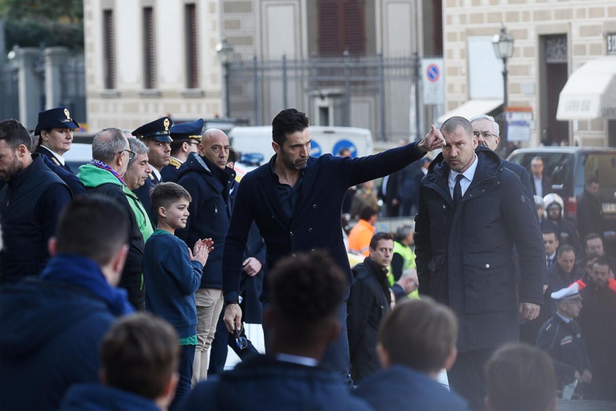 Grazie ad Astori un applauso per la Juventus che verrà ricordato sempre: la ricostruzione... - Firenze, Piazza Santa Croce 8.03.2018, funerale di Davide Astori, Foto Fiorenzo Sernacchioli. Copyright Labaroviola.com
