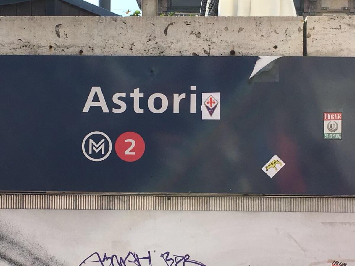 A Budapest la fermata della metro diventa "Astori" con lo scudetto della Fiorentina - 