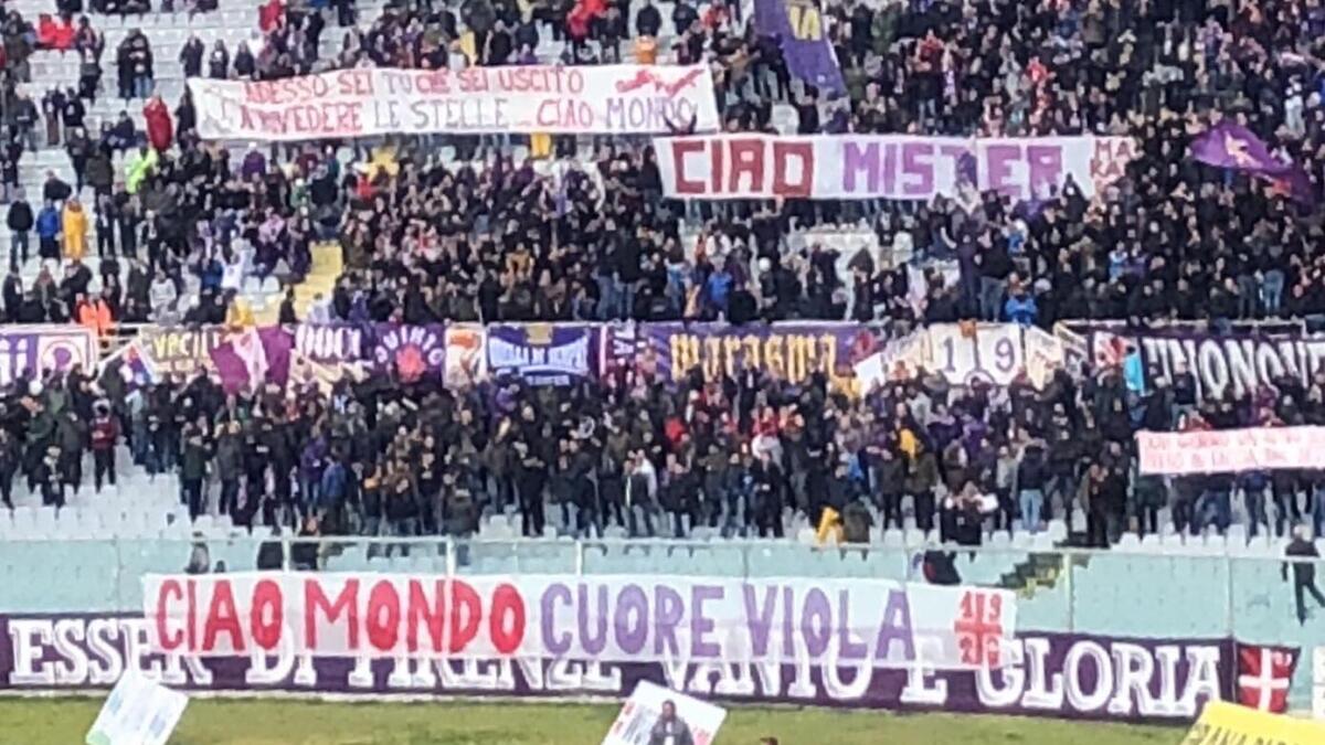 Il Franchi ricorda Mondonico: un minuto di silenzio e tanti striscioni per il mister tifoso - 