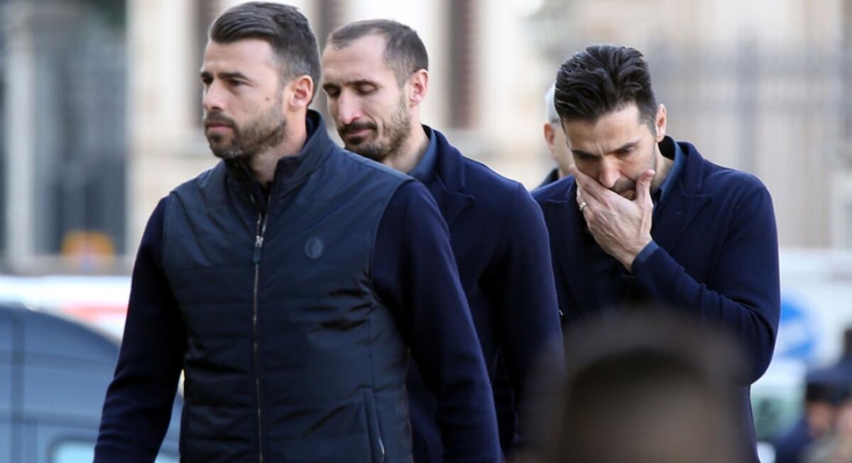 Retroscena Juventus, tutta la squadra si svegliò alle 4.30 per volare a Firenze da Astori, poi... - 