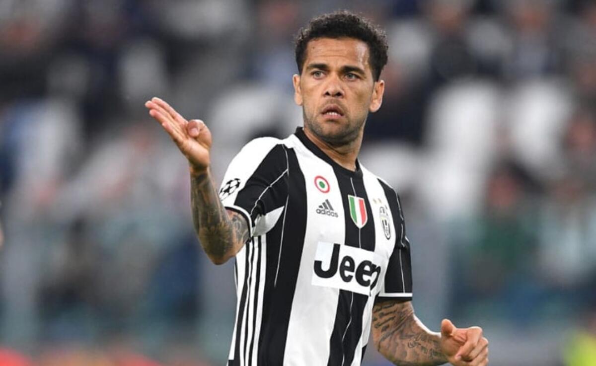 Vergogna Dani Alves: "Astori? Non mi tocca, tutti moriamo prima o poi. Muoiono tanti bambini..." - 