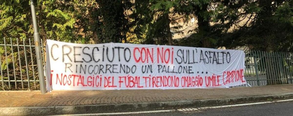 Processione di persone anche nel paese natale di Astori, poi la tumulazione - 