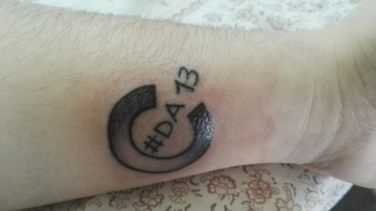 "Capitano Davide Astori 13" il tatuaggio di un tifoso della Fiorentina di Napoli - 