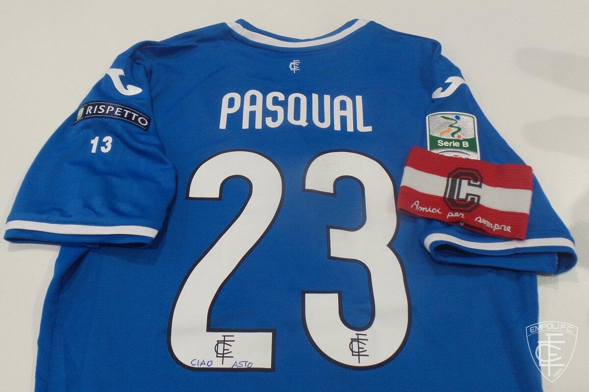Pasqual, maglia e fascia da capitano personalizzata per ricordare Astori (foto)... - 