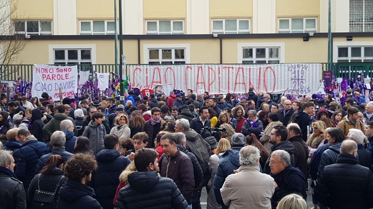 (LIVE) FUNERALE ASTORI: IL SALUTO DI FIRENZE AL CAPITANO DELLA FIORENTINA - 