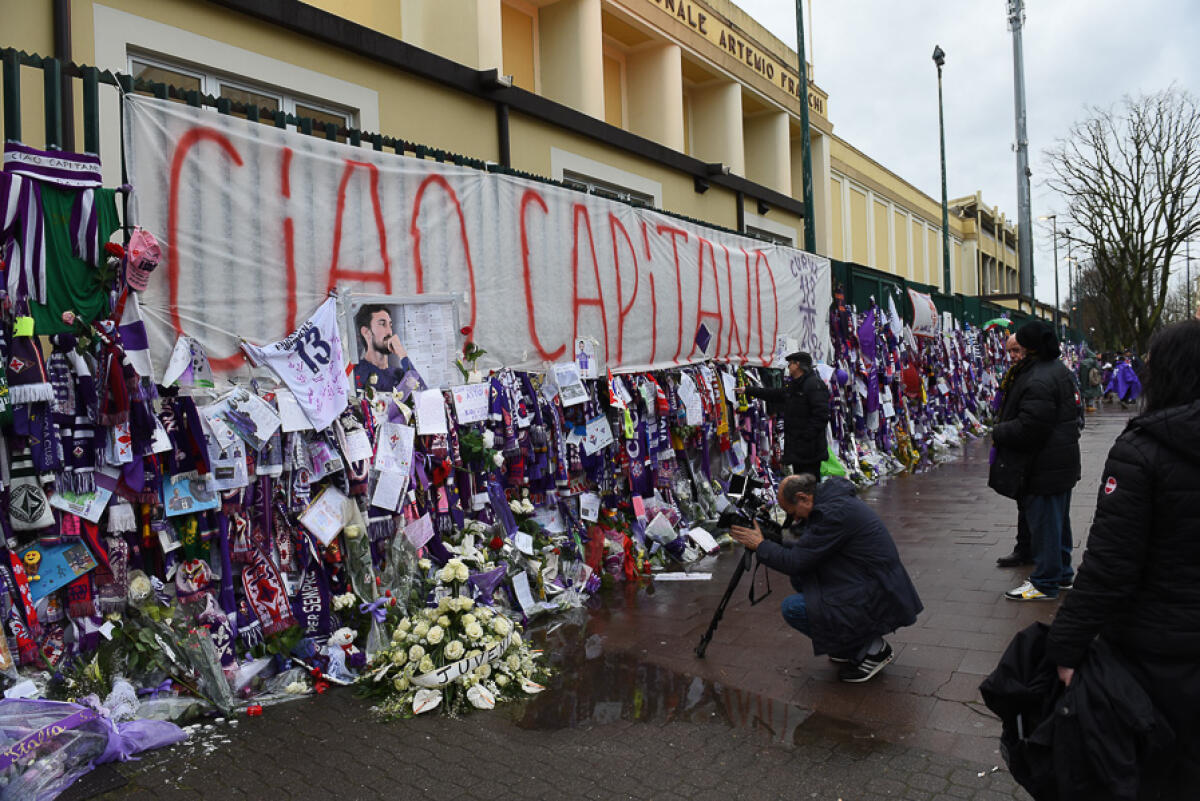 Comunicato ACF: "Insieme alla famiglia di Astori decideremo come conservare il muro viola." - Firenze, stadio Artemio Franchi, 11.03.2018, Fiorentina-Benevento, Foto Fiorenzo Sernacchioli. Copyright Labaroviola.com