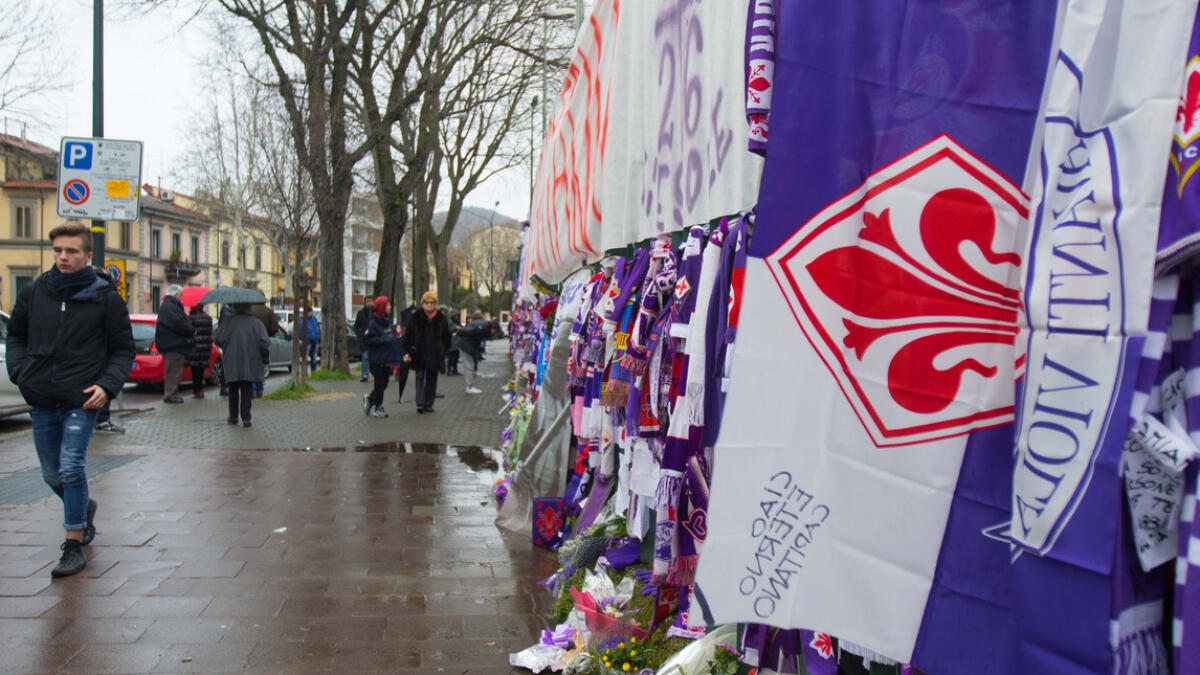 Funerali Astori, delegazioni da Milan, Samp, Cagliari e Federazione per lui. Dopo la cerimonia torna "a casa" - 