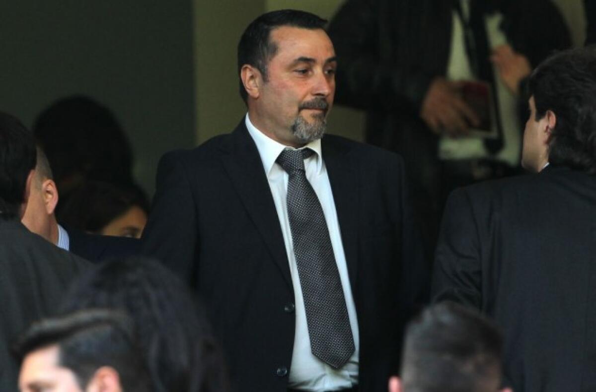 Mirabelli: "Sono ore tremende" e i tifosi del Milan ricordano Astori con uno striscione - 