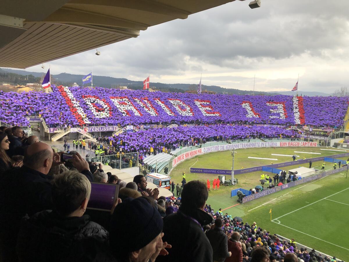 Minuto 13: lo stadio si ferma. La coreografia per l’immenso Davide Astori... - Coerografia Curva Fiesole Astori