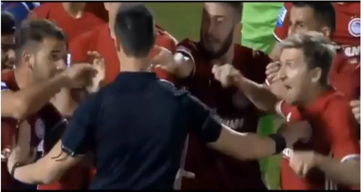 Video Sky, ricordate Marin? L'ex viola simula goffamente per un tocco dell'arbitro - 