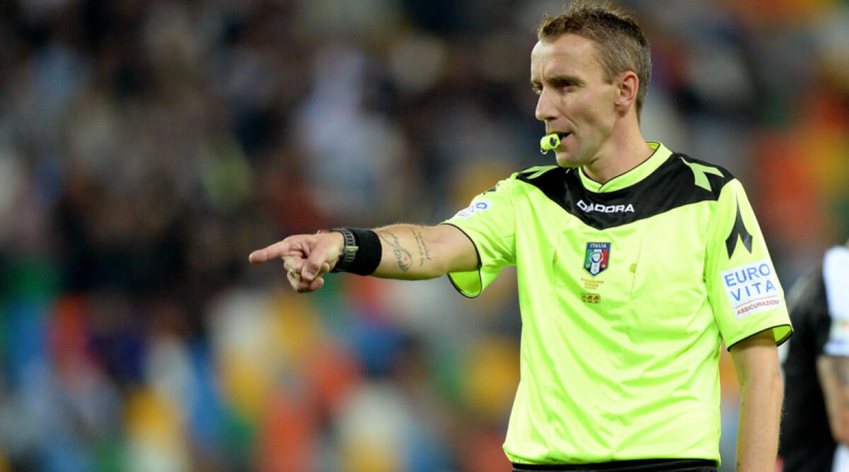 I tifosi del Napoli insorgono pure contro l'arbitro per il rosso di Koulibaly - 