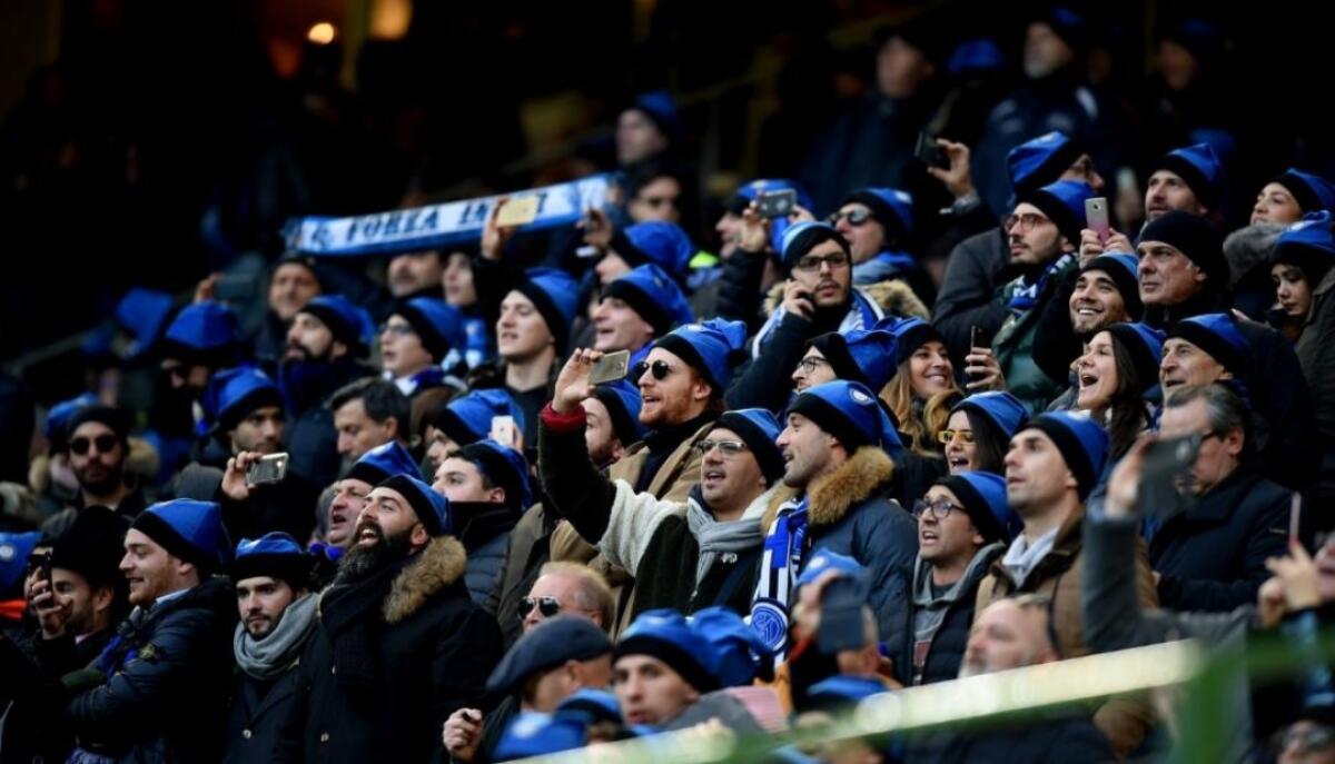 Milano come Firenze, l'arbitro assegna rigore all'Inter e lo stadio canta "Insensibile" - 