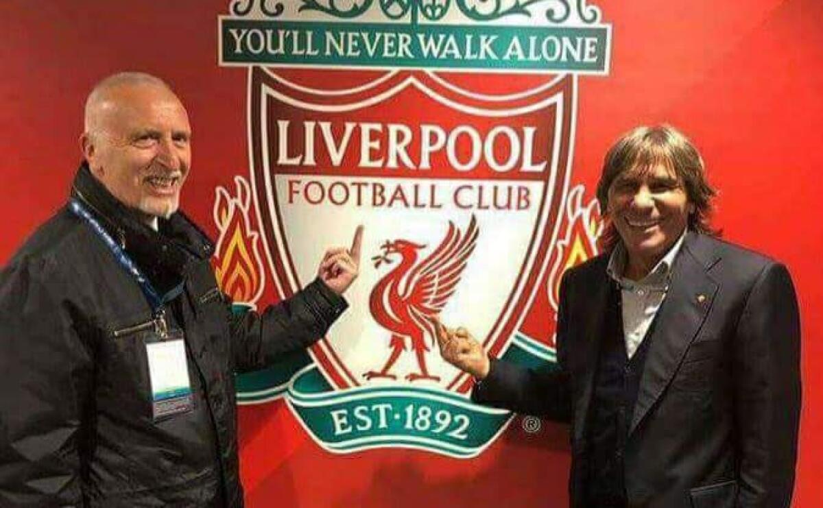 Vergogna Roma, Pruzzo e Conti fanno il dito medio allo stemma del Liverpool - 